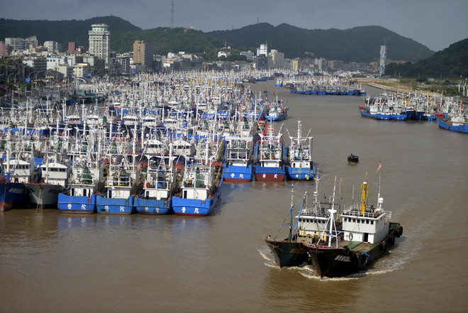 Bão Ampil đổ bộ Thượng Hải, hơn 600 chuyến bay phải hủy bỏ ảnh 1