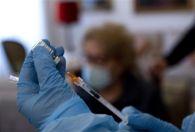 Nữ sinh viên Italy nhập viện do bị tiêm quá liều vaccine Pfizer ảnh 1