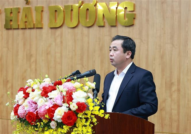 Bí thư Tỉnh ủy Hải Dương Trần Đức Thắng báo cáo tình hình phát triển kinh tế-xã hội của tỉnh. (Ảnh: Dương Giang/TTXVN) Hải Dương muốn phát triển hiện đại phải có con người văn minh hiện đại ảnh 2