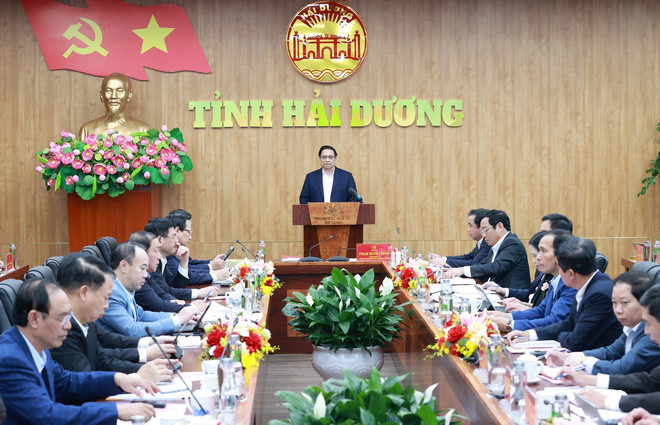 Thủ tướng Phạm Minh Chính phát biểu tại buổi làm việc với lãnh đạo chủ chốt tỉnh Hải Dương. (Ảnh: Dương Giang/TTXVN) Hải Dương muốn phát triển hiện đại phải có con người văn minh hiện đại ảnh 1
