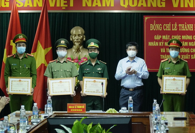 Điện Biên: Khen thưởng lực lượng phá chuyên án 98 bánh heroin ảnh 1