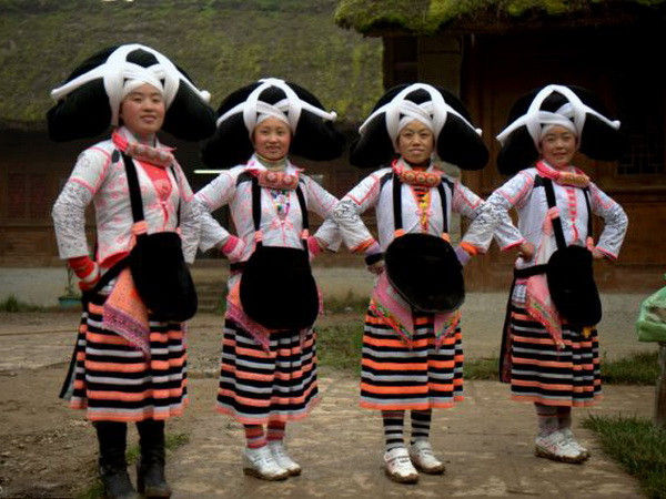 Dân tộc dùng tóc rụng làm vật trang sức ở Trung Quốc ảnh 4