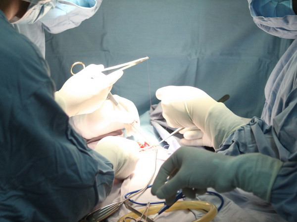 Phẫu thuật thành công cho bệnh nhân có khối u nặng 4,5kg ảnh 1