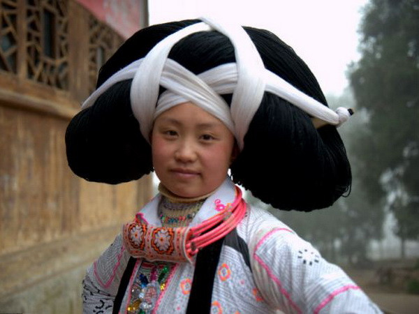 Dân tộc dùng tóc rụng làm vật trang sức ở Trung Quốc ảnh 1