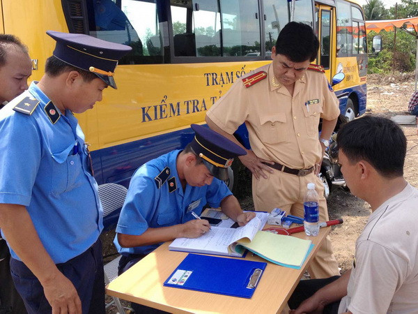TP.HCM: Nhiều xe container quá tải cố tình "né" trạm cân ảnh 1