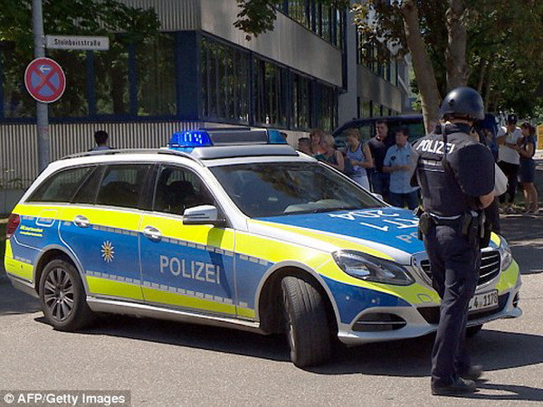 Đức: Sơ tán trường học Friedrich Ebert do phát hiện một tay súng ảnh 1