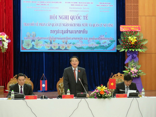 Chủ tọa Hội nghị. (Ảnh: Nguyễn Sơn/TTXVN) Việt-Lào chia sẻ kinh nghiệm phân cấp quản lý ngân sách nhà nước ảnh 1