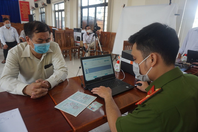 Hà Nội: Dừng tiếp nhận hồ sơ đăng ký thường trú tại Công an cấp huyện ảnh 1