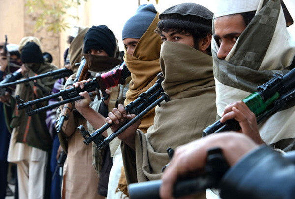 Các tay súng Taliban. (Nguồn: Getty Images) Một thủ lĩnh chủ chốt của Taliban tại Afghanistan bị tiêu diệt ảnh 1
