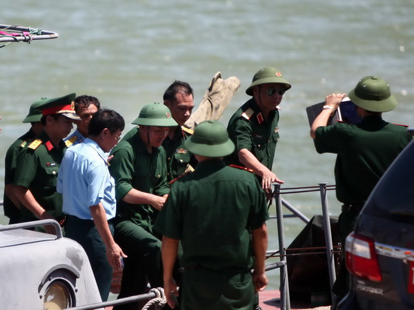 Chủ tịch Mặt trận Tổ quốc thăm hỏi Thiếu tá phi công Su-30MK2 ảnh 1