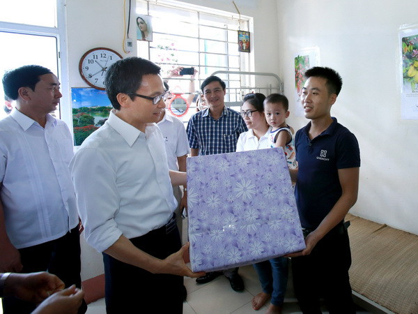 Quan tâm đến đời sống công nhân khu công nghiệp là yêu cầu bức thiết ảnh 2