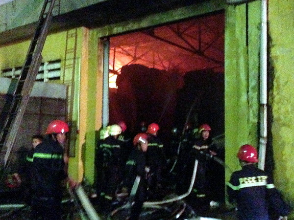 Cháy lớn thiêu rụi khu nhà xưởng Công ty Hameco Hưng Yên ảnh 1