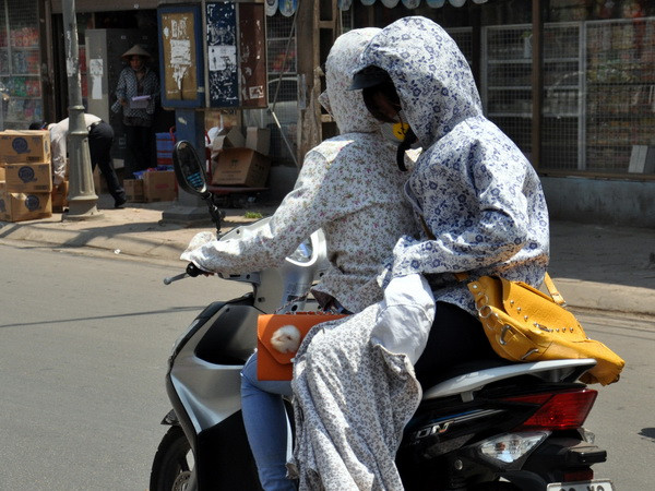 Đợt nắng nóng gay gắt đầu mùa sẽ kết thúc vào ngày 22/4 ảnh 1