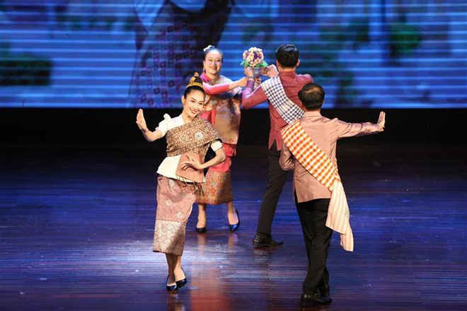 Giao lưu nghệ thuật tôn vinh sắc màu văn hóa các thành viên ASEAN ảnh 2