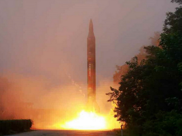 Nhật phản đối mạnh mẽ việc Triều Tiên phóng tên lửa đạn đạo ảnh 1