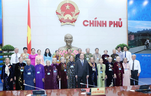 Phó Thủ tướng tiếp đoàn mẹ Việt Nam Anh hùng tỉnh Tiền Giang ảnh 1