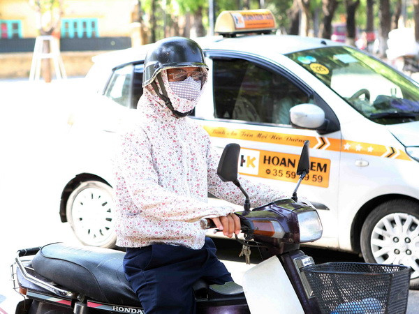 Nắng nóng tiếp tục gay gắt, Hà Nội đạt ngưỡng 41 độ C trong ngày 4/6 ảnh 1