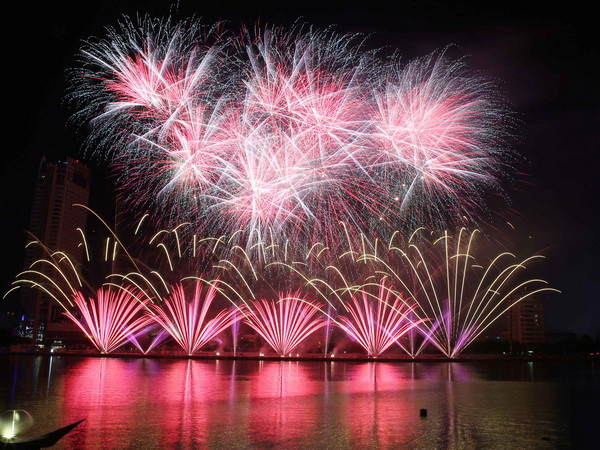 Đi đến tận cùng cảm xúc trong đêm pháo hoa Thủy ở Đà Nẵng ảnh 2