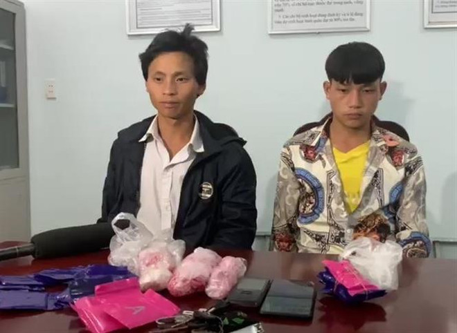 Bắt giữ hai đối tượng mua bán trái phép hơn 5.400 viên ma túy tổng hợp ảnh 1