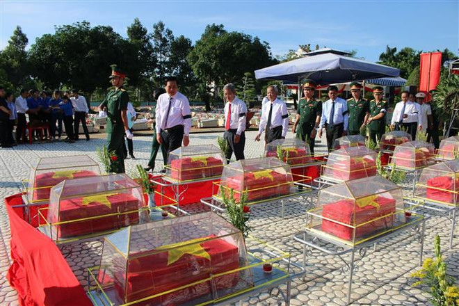 Long An truy điệu, an táng hài cốt liệt sỹ quân tình nguyện Việt Nam ảnh 1