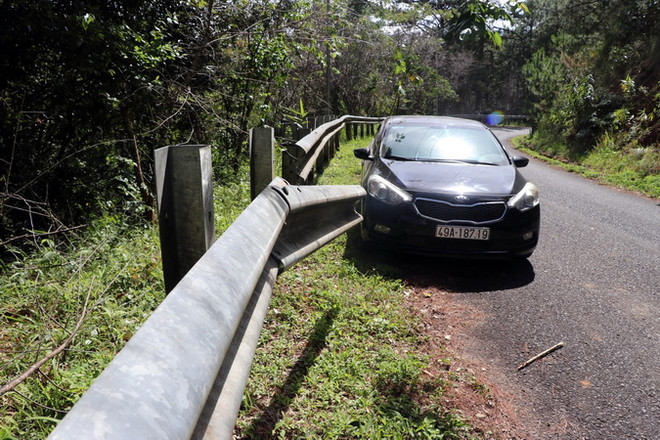 Lâm Đồng: Hàng trăm mét hộ lan đường vào trong khu hồ Tuyền Lâm bị phá ảnh 1