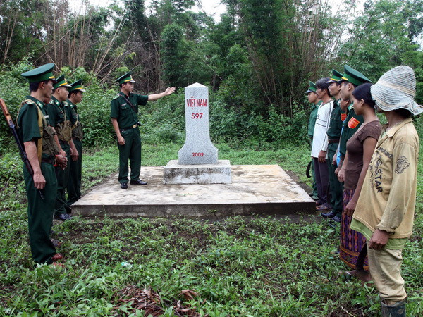 Đường biên giới Việt Nam-Lào là nơi gặp gỡ của tình hữu nghị ảnh 1