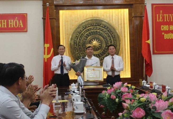 Tuyên dương, trao thưởng cho quán quân Đường lên Đỉnh Olympia năm 2023 ảnh 1