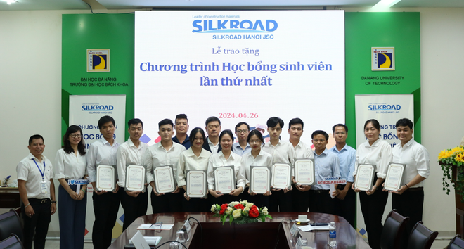 Sinh viên các trường đại học tại Đà Nẵng được trao tặng học bổng của SILKROAD HANOI JSC. Screenshot_14.png