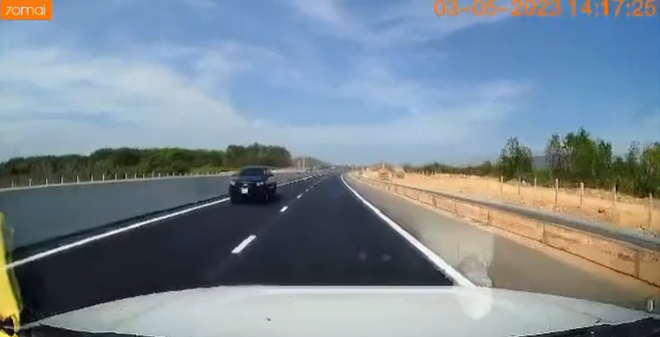 Phạt 17 triệu đồng, tước bằng tài xế đi ngược chiều trên cao tốc ảnh 1
