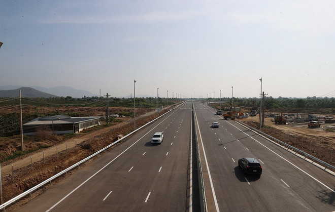 Phạt 17 triệu đồng, tước bằng tài xế đi ngược chiều trên cao tốc ảnh 2