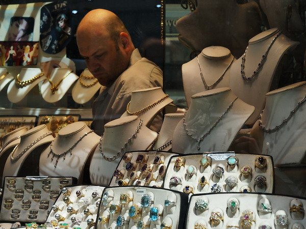 Kinh tế Mỹ khởi sắc gây sức ép khiến giá vàng thế giới giảm ảnh 1