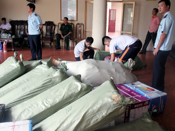 Quảng Nam: Bắt xe tải chở lượng lớn hàng hóa không hóa đơn ảnh 1