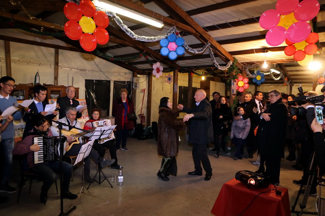 Cộng đồng người Việt rộn ràng đón mừng Xuân Mậu Tuất ở Italy và Séc ảnh 1