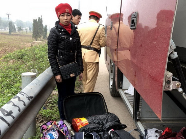 Bắt xe ôtô khách vận chuyển 117kg pháo lậu tại tỉnh Bắc Giang ảnh 1