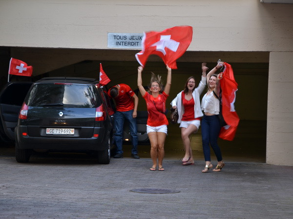 Thụy Sĩ ghi điểm ấn tượng trong niềm vui của người dân Geneva ảnh 2