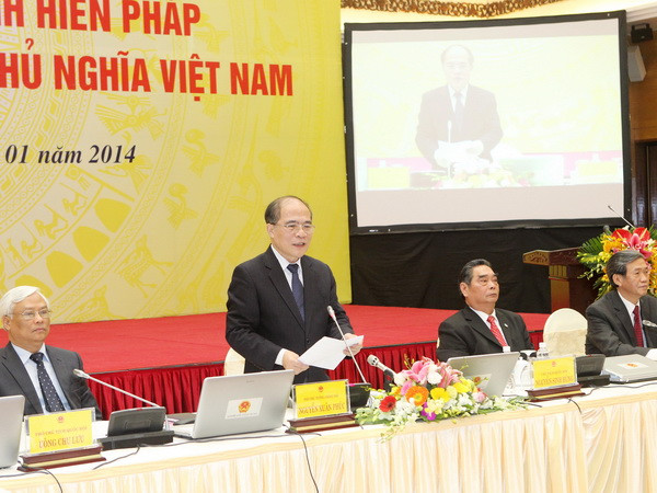 Chủ tịch Quốc hội Nguyễn Sinh Hùng chủ trì và phát biểu khai mạc Hội nghị. (Ảnh: Nhan Sáng/TTXVN) "Phải khẩn trương triển khai thi hành Hiến pháp đồng bộ" ảnh 1
