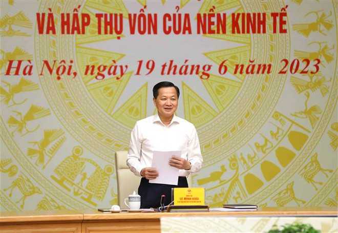 Phó Thủ tướng Lê Minh Khái phát biểu chỉ đạo. (Ảnh: An Đăng/TTXVN) Giảm mặt bằng lãi suất cho vay, hỗ trợ doanh nghiệp phục hồi ảnh 1