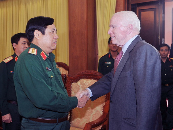 Đại tướng Phùng Quang Thanh tiếp Thượng nghị sỹ Hoa Kỳ ảnh 1