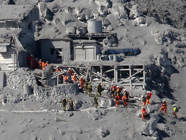 Nhật Bản nối lại công tác tìm kiến nạn nhân núi lửa Ontake ảnh 1