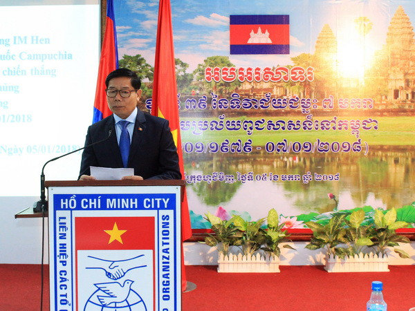 Ông Im Hen, Tổng lãnh sự Campuchia tại Thành phố Hồ Chí Minh phát biểu tại buổi lễ. (Ảnh: Xuân Khu/TTXVN) Kỷ niệm 39 năm Ngày chiến thắng chế độ diệt chủng ở Campuchia ảnh 1