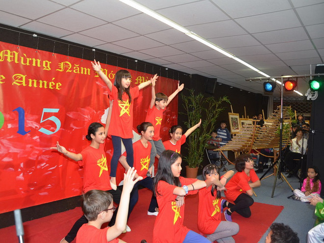 Kiều bào tại Nhật Bản, Pháp và Romania tưng bừng đón Tết ảnh 2