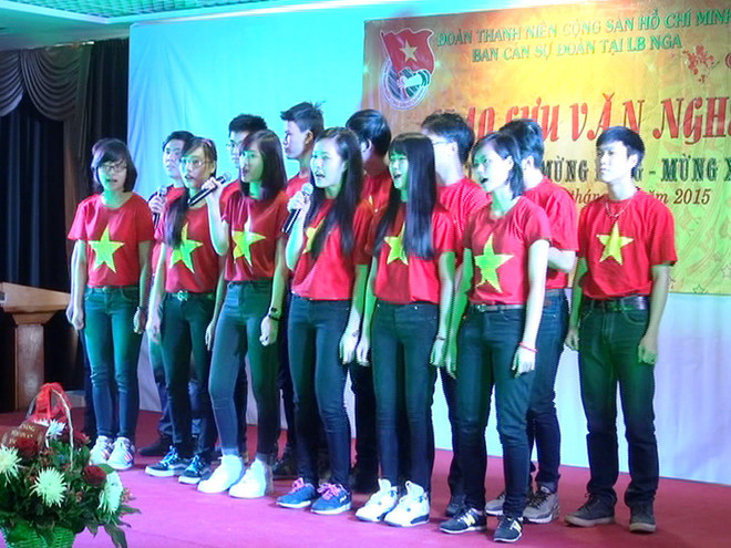 Cộng đồng người Việt khắp nơi tưng bừng đón Tết cổ truyền ảnh 2