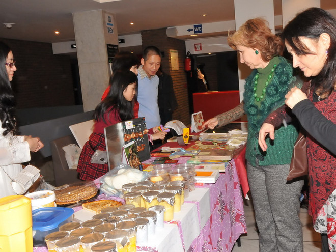 Cộng đồng người Việt khắp nơi tưng bừng đón Tết cổ truyền ảnh 4