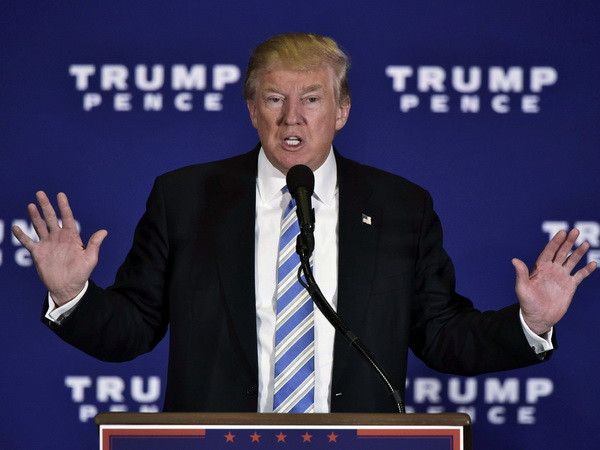 Tổng thống đắc cử Mỹ Donald Trump phát biểu tại Gettysburg, bang Pennsylvania ngày 22/10 vừa qua. (Ảnh: AFP/TTXVN) 10 sự kiện thế giới nổi bật trong năm 2016 do TTXVN bình chọn ảnh 4