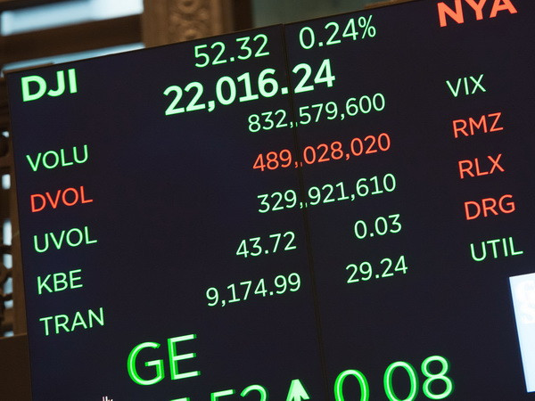 Chỉ số chứng khoán Dow Jones lập kỷ lục phiên thứ bảy liên tiếp ảnh 1