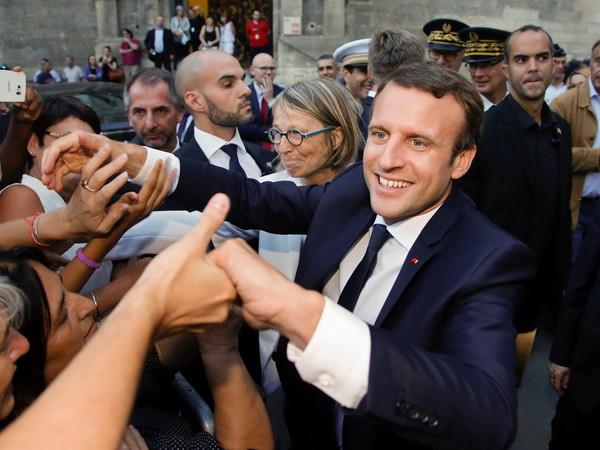 Tỷ lệ ủng hộ Tổng thống Pháp Emmanuel Macron tiếp tục giảm ảnh 1