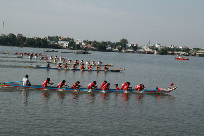 Hấp dẫn đua thuyền trên sông Đăk Bla, sông Đồng Nai và hồ Sen ảnh 1