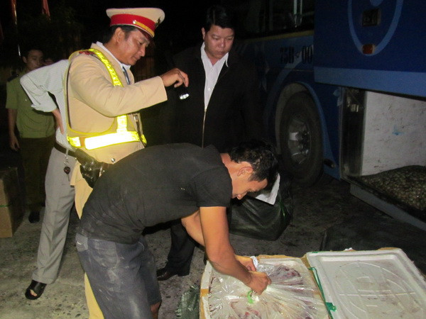 Đắk Lắk: Liên tiếp phát hiện xe khách vận chuyển thịt bẩn ảnh 1