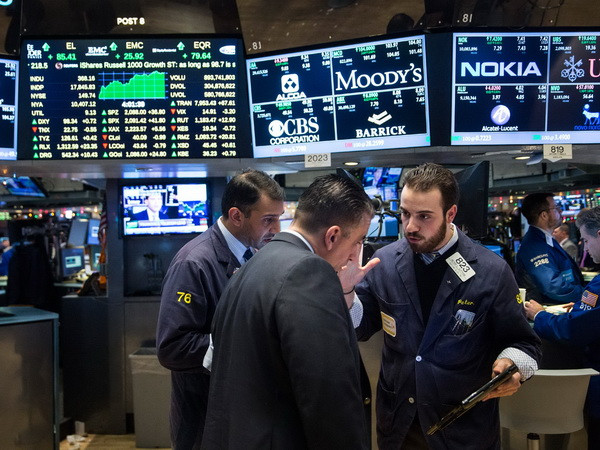 Giá dầu thô giảm mạnh chi phối thị trường chứng khoán Mỹ ảnh 1