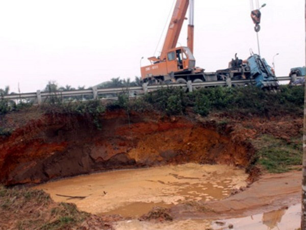 Đã cấp nước trở lại sau sự cố rò rỉ đường ống nước sông Đà ảnh 1